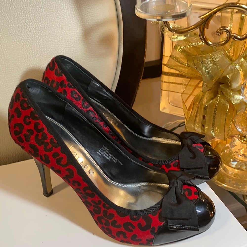 Black and white high Heel in good condition.
